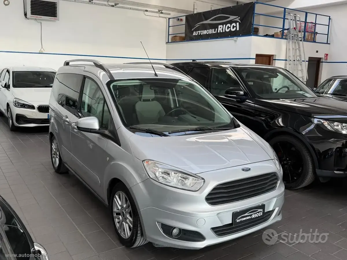 Usata Ford Tourneo Courier Titanium 101 CV (74 kW) 2015 Grigio Monovolume