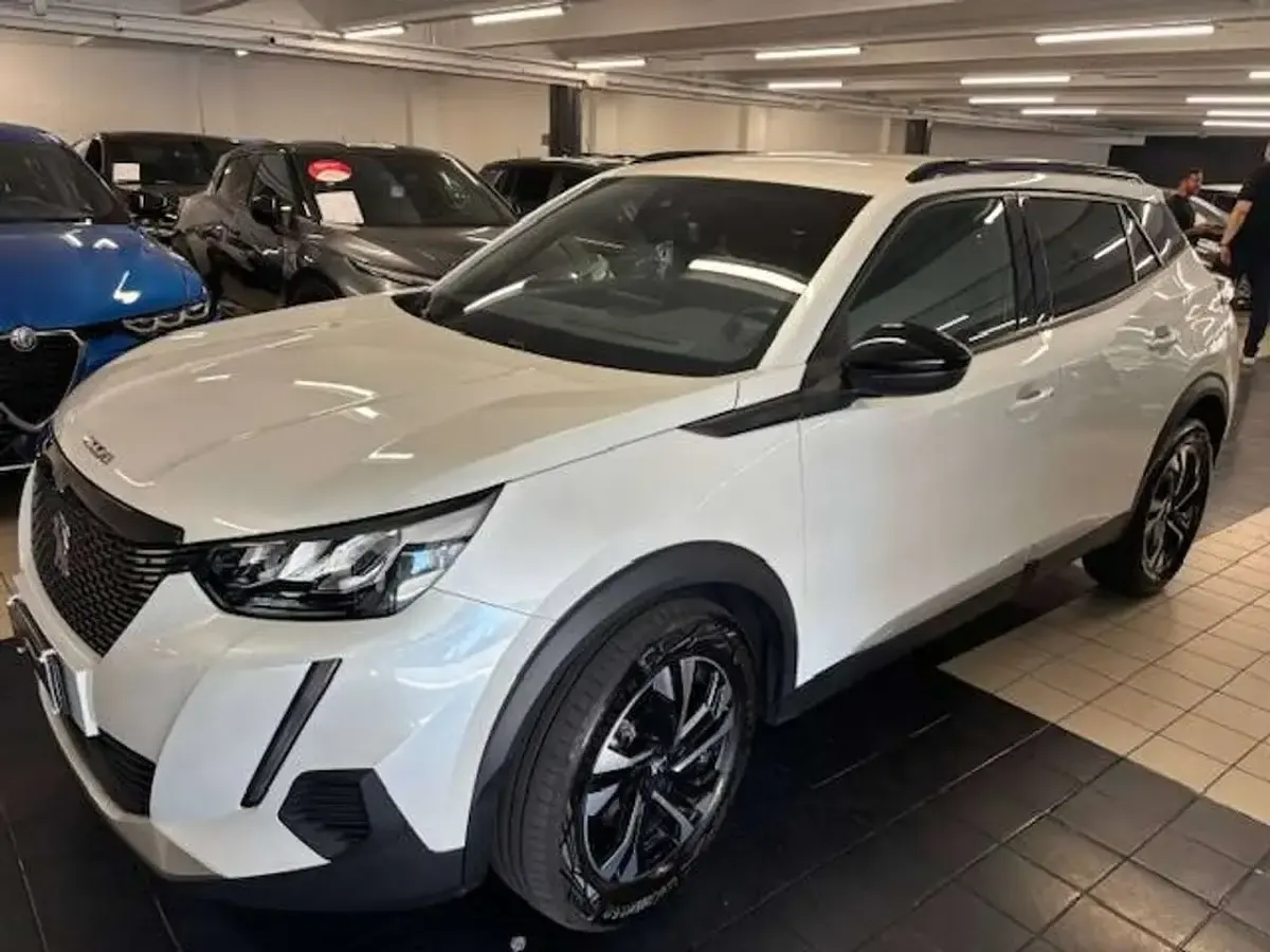 Usata Peugeot 2008 Allure 131 CV (96 kW) 2023 Bianco SUV