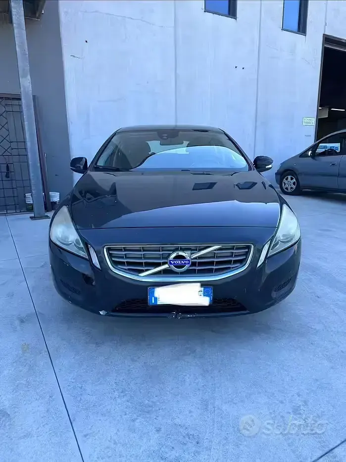 Usata Volvo V60 115 CV (84 kW) 2011 Grigio Station wagon