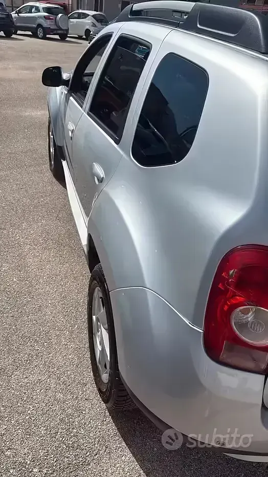 Usata Dacia Duster Lauréate 102 CV (75 kW) 2012 Grigio SUV