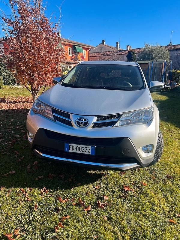 Grigio Usata 2013 Toyota RAV4 SUV | 10.600 € (Ottimo prezzo) - Immagine 1/4