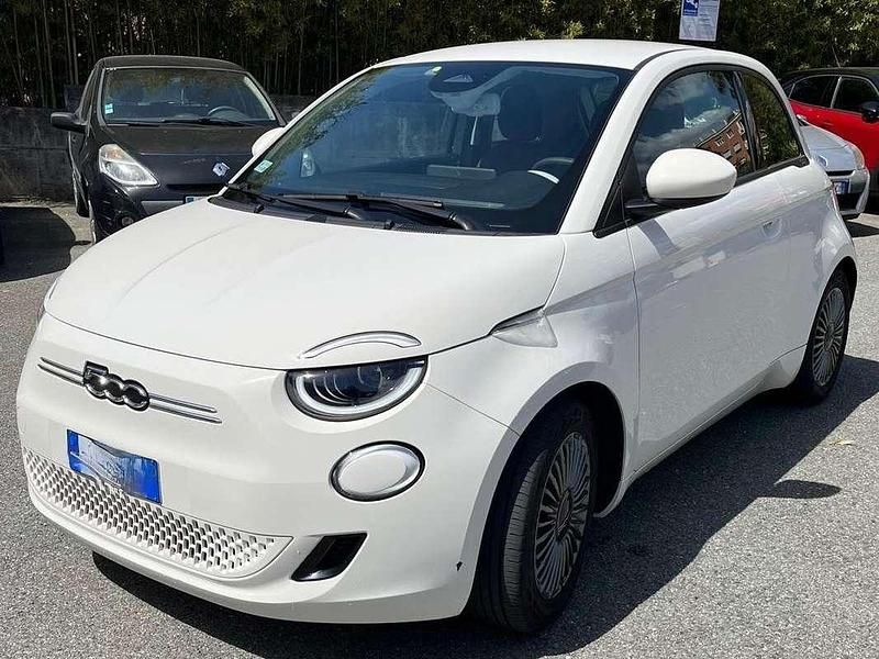 Usata Fiat 500e Icon 60 kW (82 CV) 2022 Bianco Utilitaria