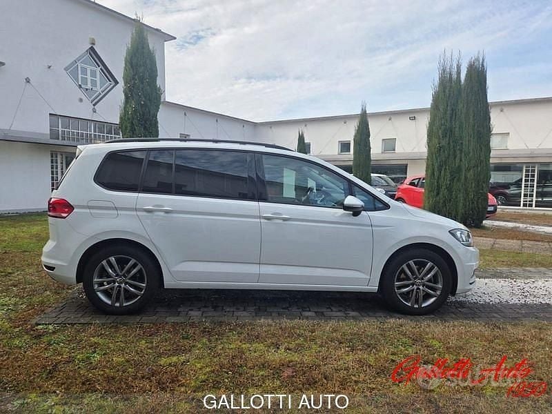 Usata VW Touran 150 CV (110 kW) 2022 Bianco Monovolume