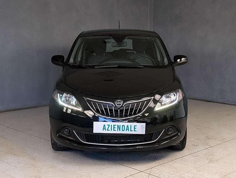 Usata Lancia Ypsilon Silver 70 CV (51 kW) 2023 Nero Utilitaria