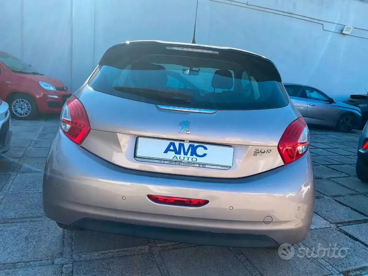 Usata Peugeot 208 Active 68 CV (50 kW) 2013 Marrone Utilitaria