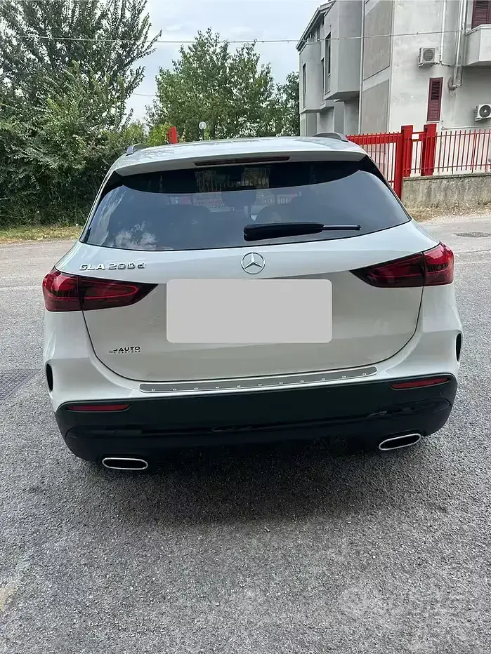 Usata Mercedes GLA200 AMG line 163 CV (119 kW) 2024 Bianco SUV