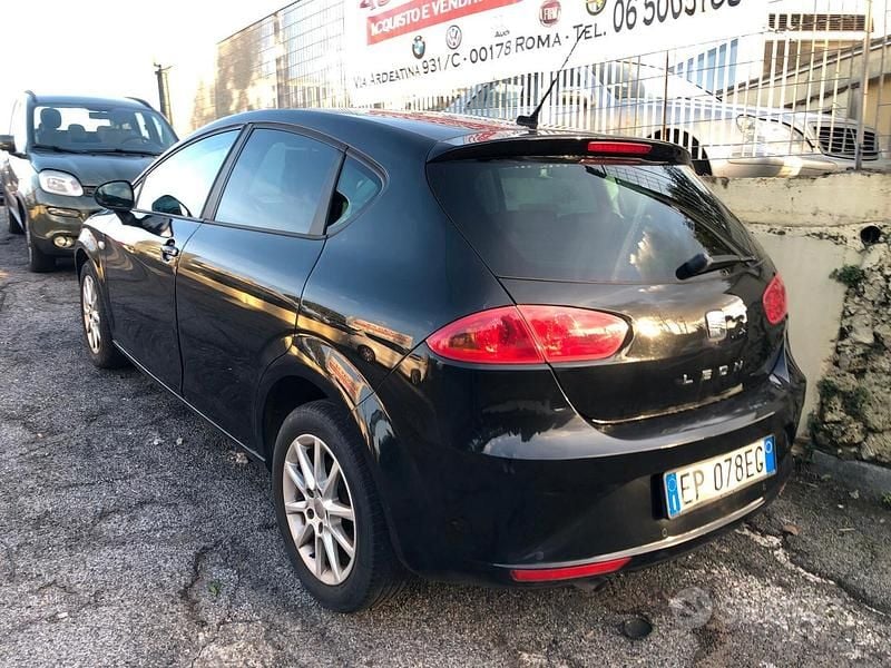 Usata Seat Leon Style 105 CV (77 kW) 2013 Nero Berlina