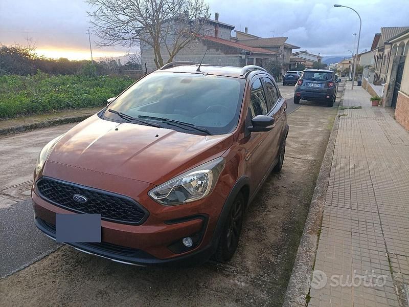 Usata Ford Ka Plus Active 90 CV (66 kW) 2018 Marrone Utilitaria