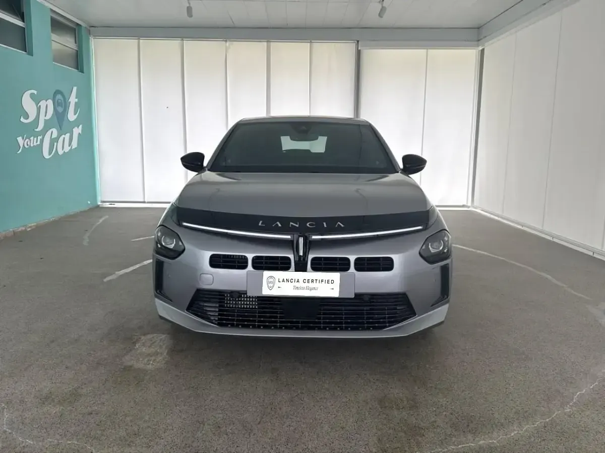 Usata Lancia Ypsilon 110 CV (80 kW) 2025 Nero Utilitaria