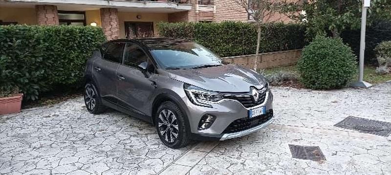 Grigio Usata 2024 Renault Captur Techno SUV | 16.000 € (Ottimo prezzo) - Immagine 1/4