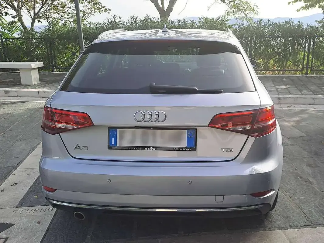 Usata Audi A3 Business 110 CV (80 kW) 2017 Argento Berlina