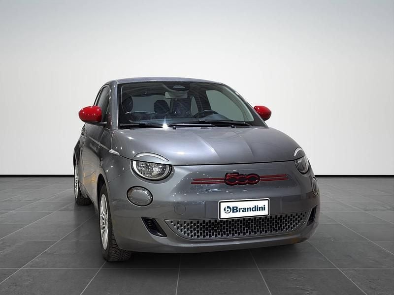Gebraucht Fiat 500e Red 69 kW (95 PS) 2022 Grau Kleinwagen