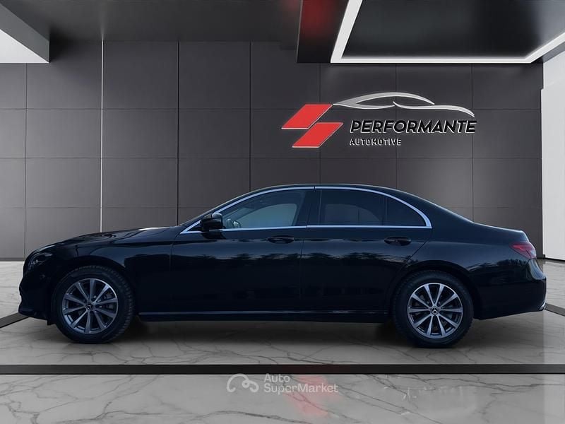 Usata Mercedes E200 Business 160 CV (117 kW) 2021 Nero Berlina