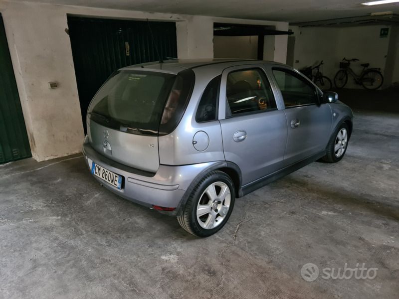Usata Opel Corsa 60 CV (44 kW) 2004 Grigio Utilitaria