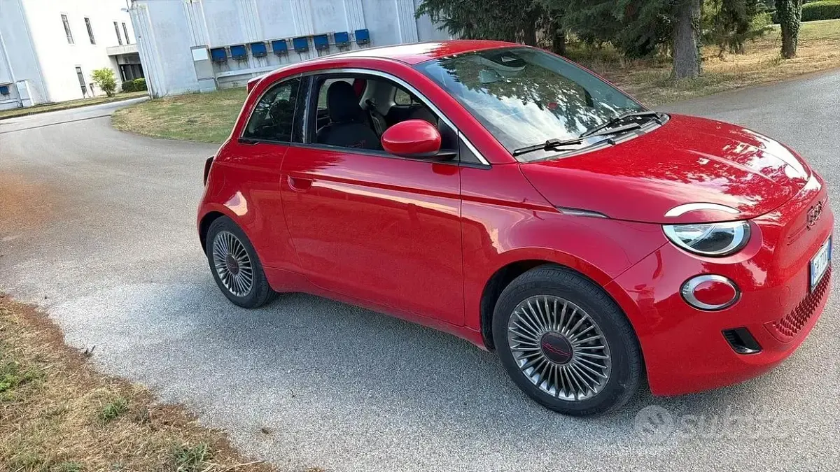 Usata Fiat 500e 86 kW (118 CV) 2022 Rosso Berlina