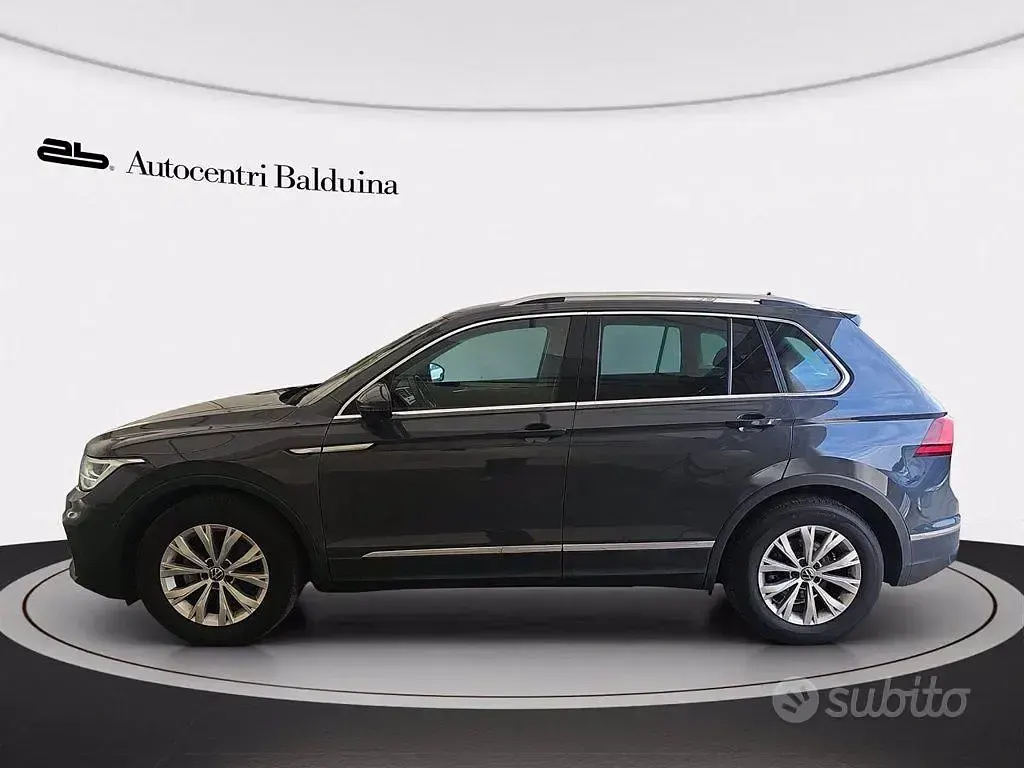 Usata VW Tiguan Life 150 CV (110 kW) 2023 Dolphin grey SUV