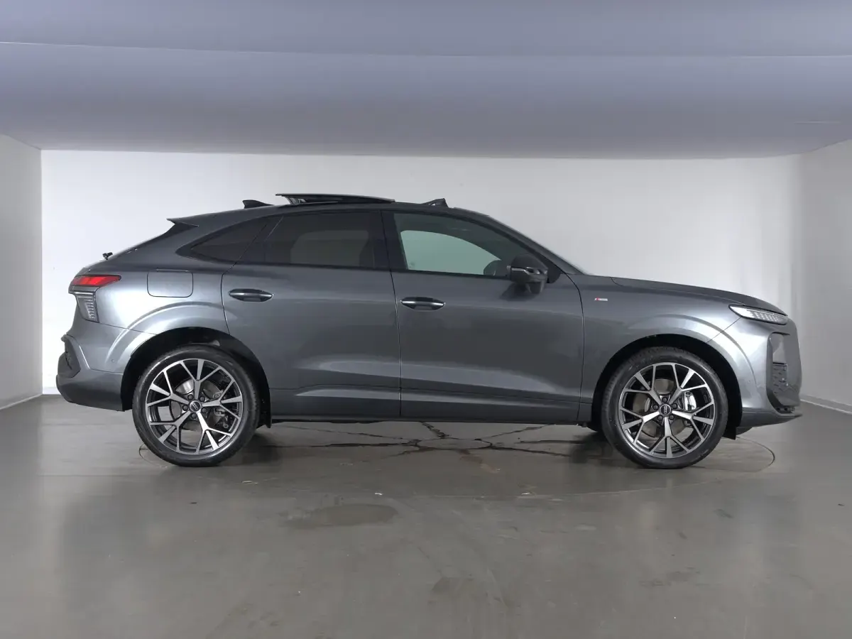 Nuova Audi Q3 S-Line 150 CV (110 kW) 2026 Grigio SUV