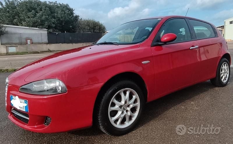 Usata Alfa Romeo 147 120 CV (88 kW) 2009 Rosso Utilitaria