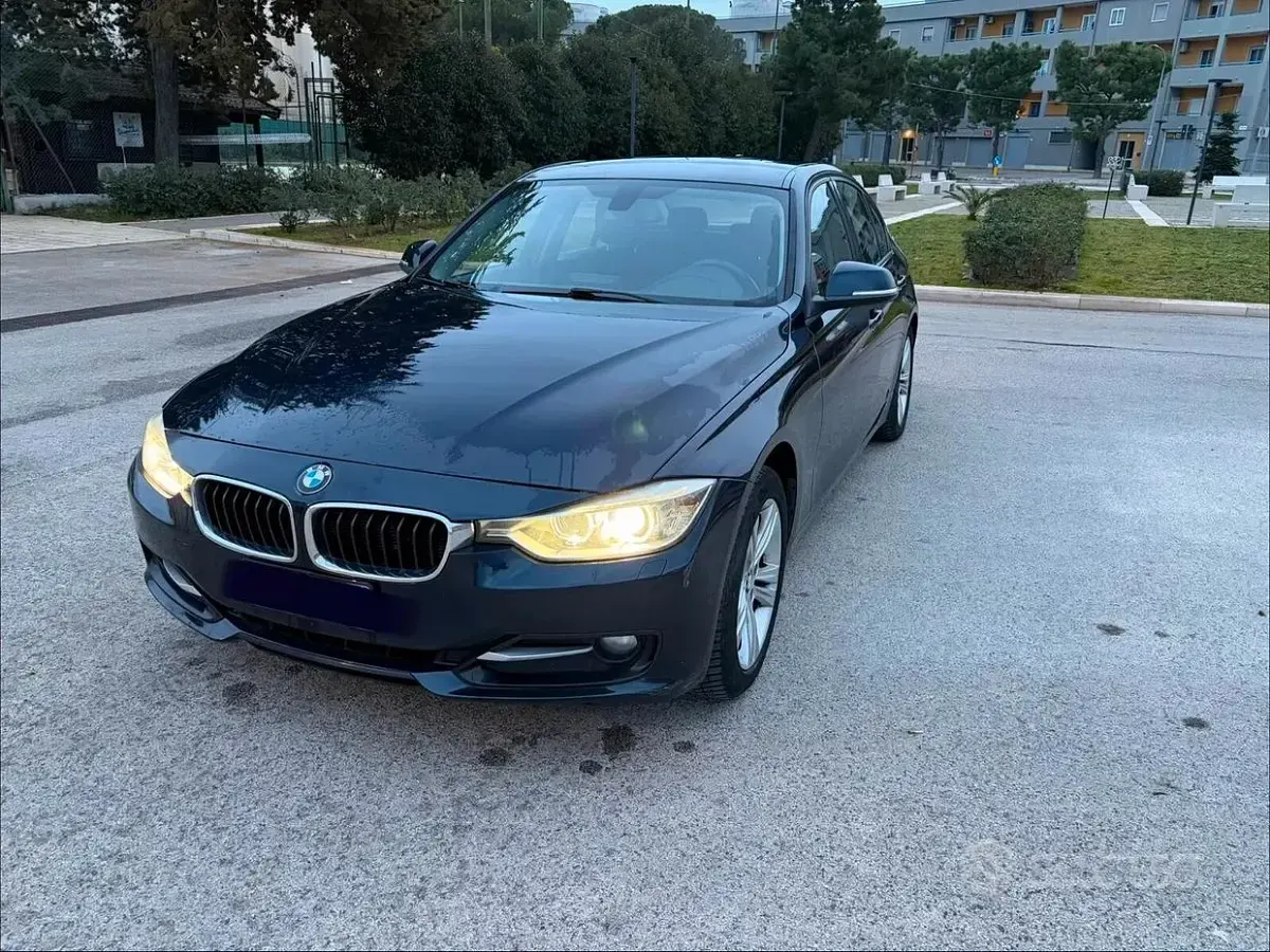 Usata BMW 316 Sport Line 116 CV (85 kW) 2012 Blu Berlina
