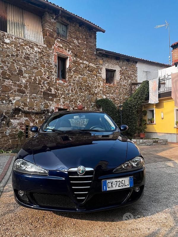 Usata Alfa Romeo 147 105 CV (77 kW) 2005 Blu Utilitaria