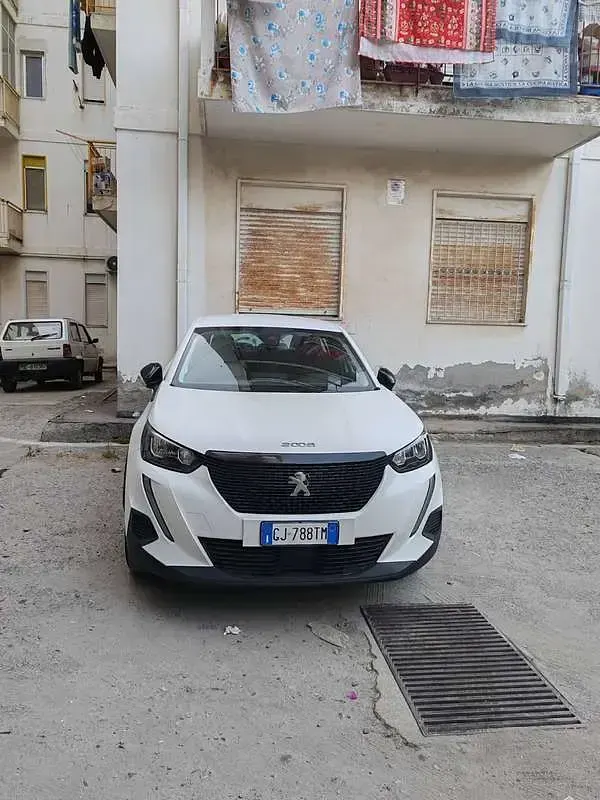 Usata Peugeot 2008 Active 102 CV (75 kW) 2022 Bianco SUV