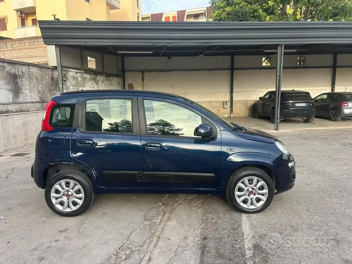 Usata Fiat Panda Lounge 85 CV (62 kW) 2013 Bluazzurro Utilitaria