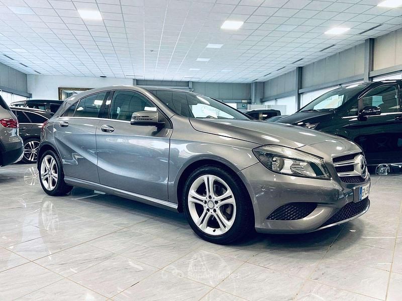 Usata Mercedes A180 122 CV (89 kW) 2012 787 grigio montagna Berlina