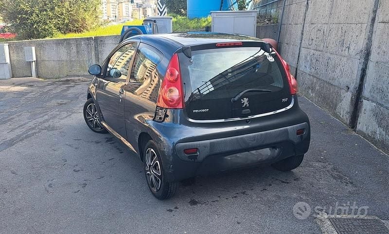 Usata Peugeot 107 Access 68 CV (50 kW) 2010 Nero Utilitaria
