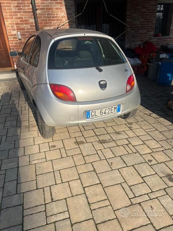 Begagnad Ford Ka 69 HK (50 kW) 2002 Grå Halvkombi
