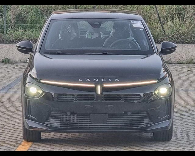 Nuova Lancia Ypsilon 100 CV (73 kW) 2025 Nero Utilitaria