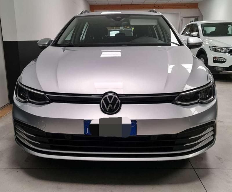 Usata VW Golf VIII Life 116 CV (85 kW) 2021 Grigio Station wagon