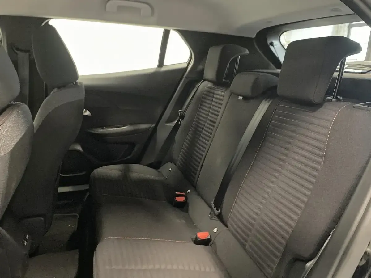 Usata Peugeot e-2008 Active 100 kW (136 CV) 2021 Nero SUV