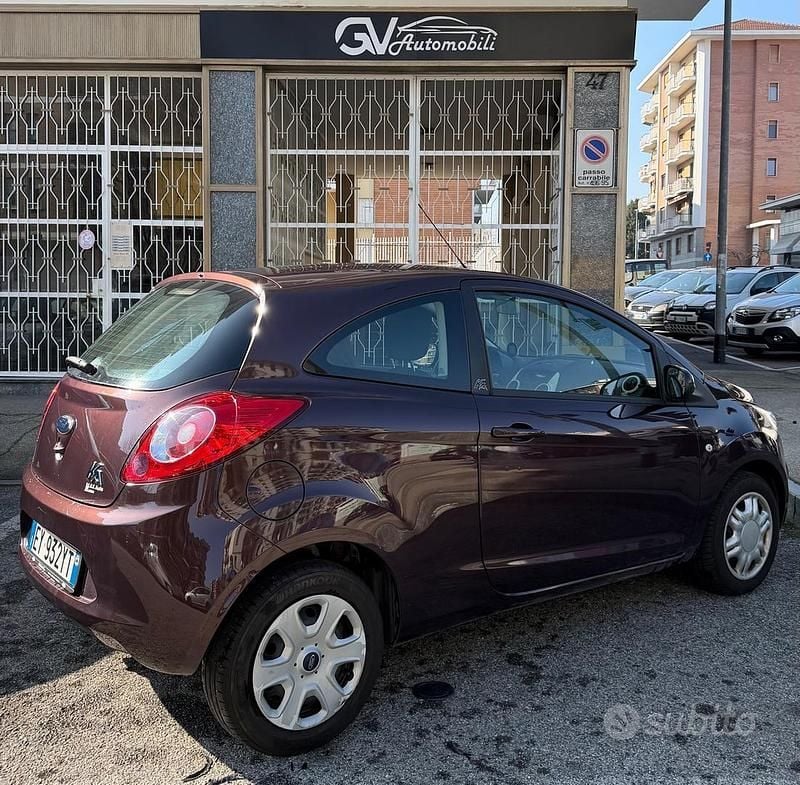 Usata Ford Ka Titanium 69 CV (50 kW) 2015 Viola Utilitaria