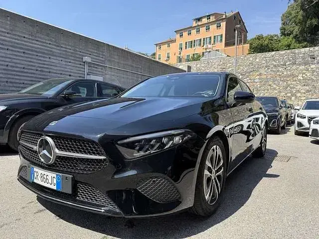 Usata Mercedes A180 Advanced 136 CV (100 kW) 2023 Nero Berlina