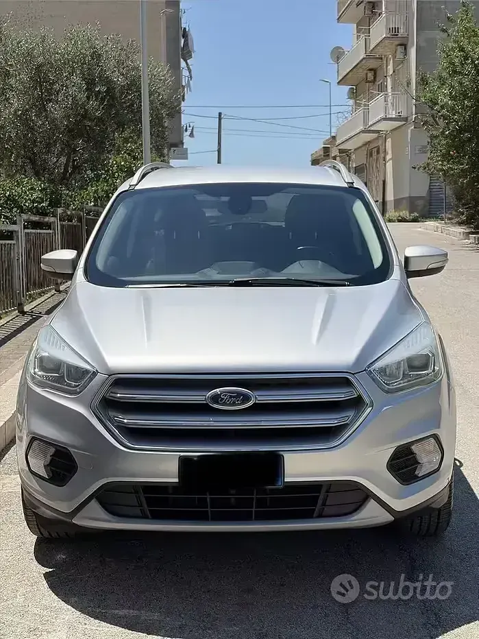 Usata Ford Kuga 120 CV (88 kW) 2017 Grigio SUV