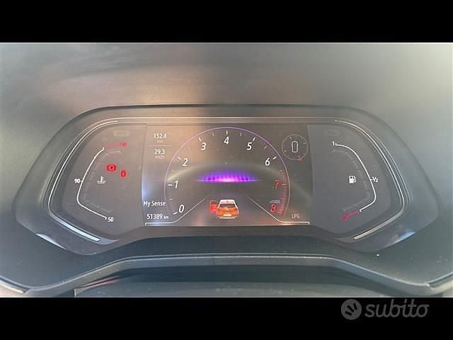 Usata Renault Clio V Intens 101 CV (74 kW) 2023 Arancione Berlina