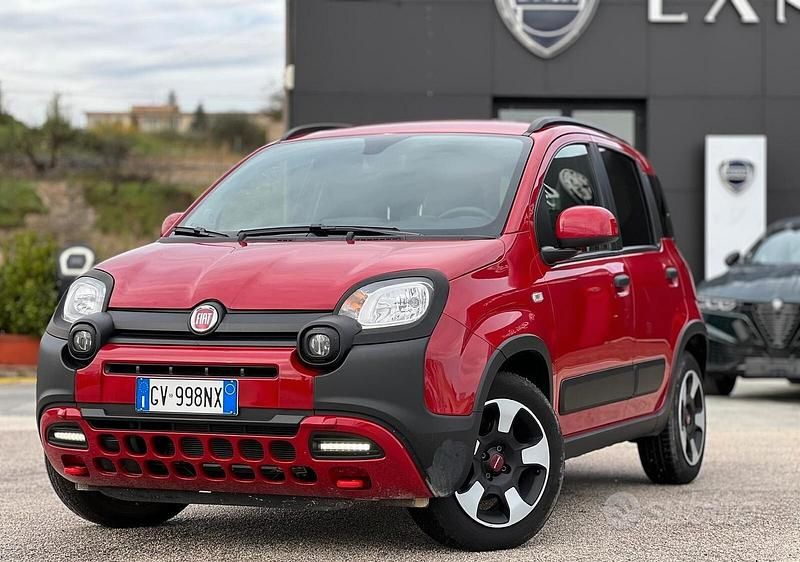 Usata Fiat Panda Cross Cross 70 CV (51 kW) 2024 Rosso Utilitaria