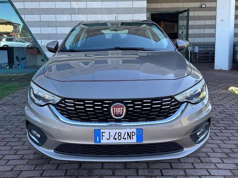Marrone Usata 2017 Fiat Tipo Lounge Tre volumi | 7450 € (Ottimo prezzo) - Immagine 1/4