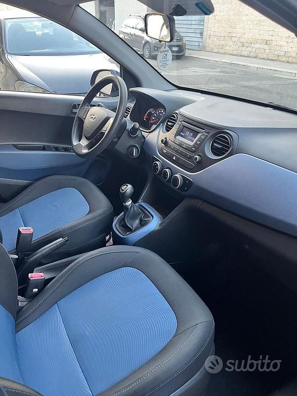 Usata Hyundai i10 67 CV (49 kW) 2016 Blu Utilitaria