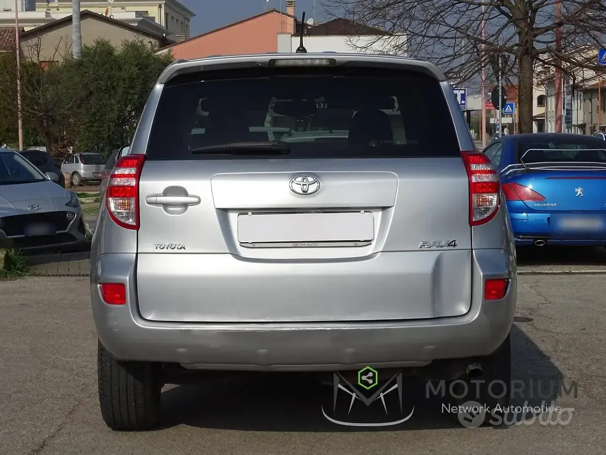Usata Toyota RAV4 150 CV (110 kW) 2011 Grigio SUV