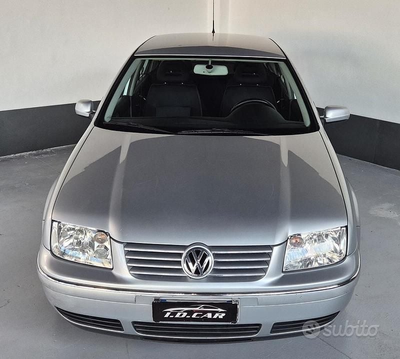 Usata VW Bora Highline 105 CV (77 kW) 2000 Grigio Berlina