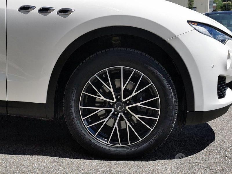 Usata Maserati Levante GranLusso 250 CV (183 kW) 2018 Bianco SUV