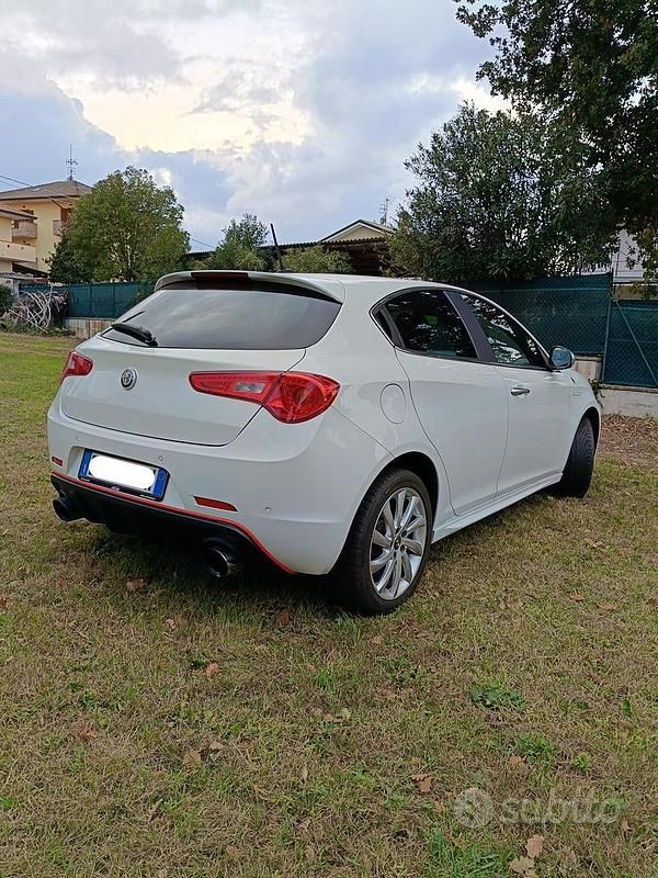 Usata Alfa Romeo Giulietta Distinctive 175 CV (128 kW) 2014 Bianco Berlina