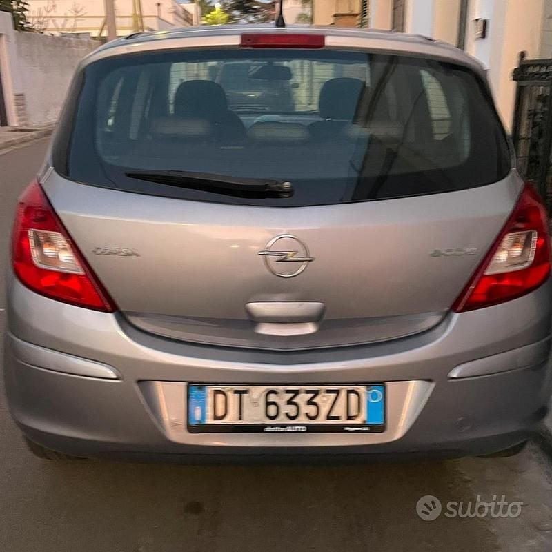 Usata Opel Corsa Cosmo 75 CV (55 kW) 2008 Grigio Utilitaria