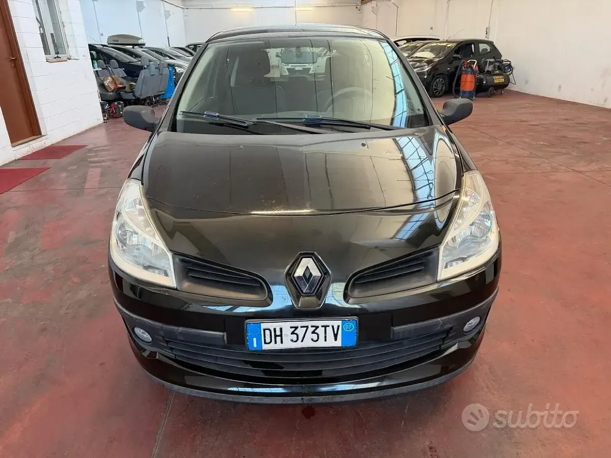 Usata Renault Clio II Luxe 75 CV (55 kW) 2007 Nero Utilitaria