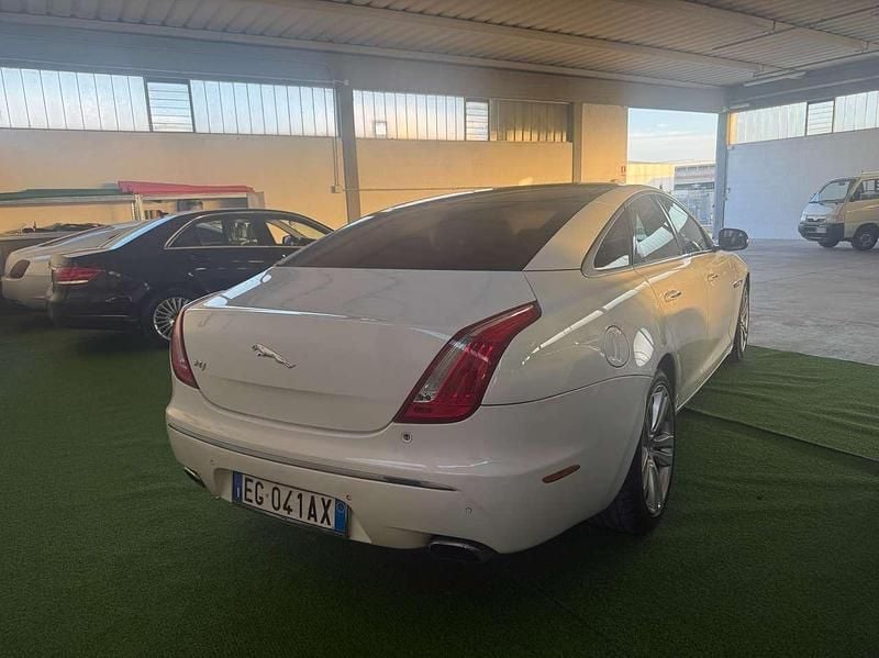 Usata Jaguar XJ Premium Luxury 275 CV (202 kW) 2011 Bianco Berlina