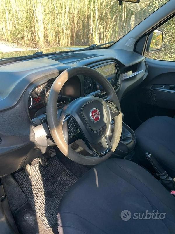Usata Fiat Doblò Easy 105 CV (77 kW) 2016 Grigio Monovolume
