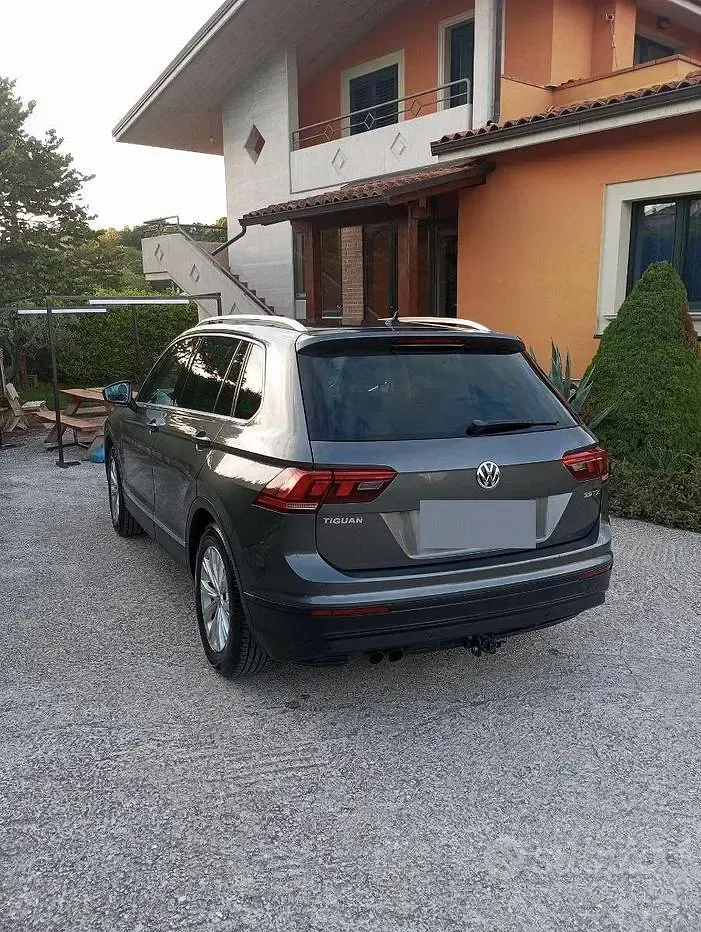 Usata VW Tiguan Business 150 CV (110 kW) 2017 Grigio SUV