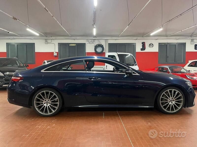 Usata Mercedes E220 AMG line 194 CV (142 kW) 2017 Blu Berlina