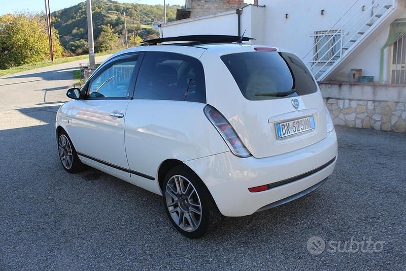 Usata Lancia Ypsilon 90 CV (66 kW) 2009 Bianco Utilitaria